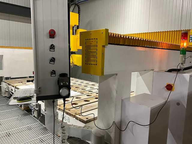 2023 igoldencnc ibs-b- cnc zaag/freesmachine - afbeelding 25 van  28