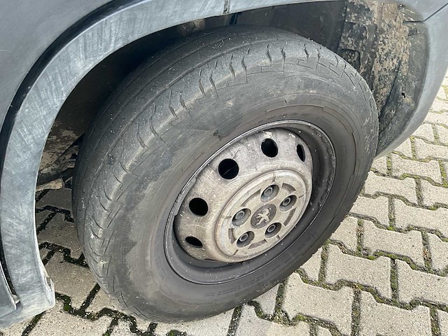 2023 peugeot boxer laadbak - 40000km - 7 pers. - trekhaak - afbeelding 9 van  53