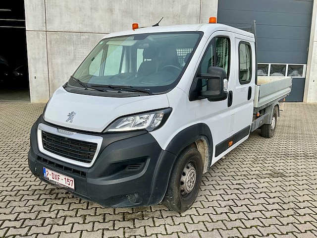 2023 peugeot boxer laadbak - 40000km - 7 pers. - trekhaak - afbeelding 1 van  53