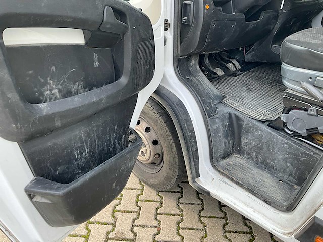 2023 peugeot boxer laadbak - 40000km - 7 pers. - trekhaak - afbeelding 17 van  53
