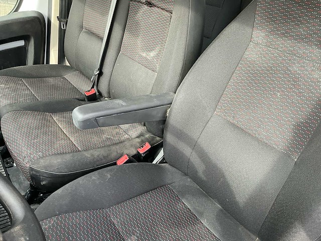 2023 peugeot boxer laadbak - 40000km - 7 pers. - trekhaak - afbeelding 20 van  53