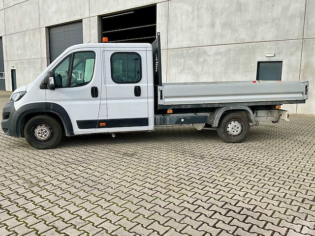 2023 peugeot boxer laadbak - 40000km - 7 pers. - trekhaak - afbeelding 12 van  53