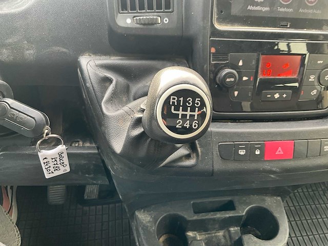 2023 peugeot boxer laadbak - 40000km - 7 pers. - trekhaak - afbeelding 27 van  53