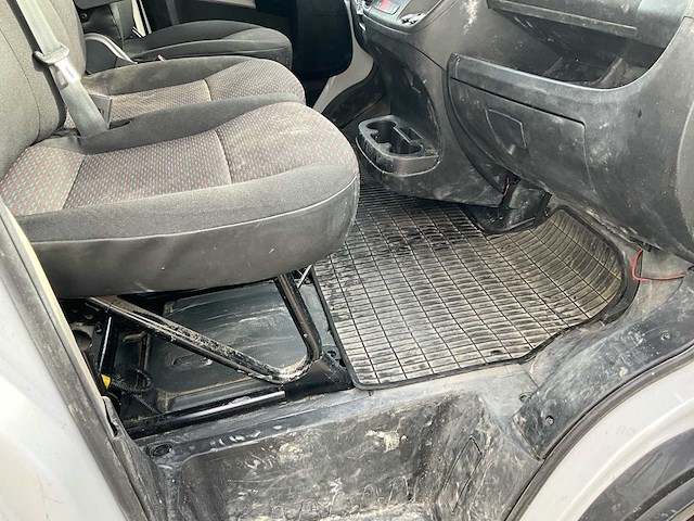 2023 peugeot boxer laadbak - 40000km - 7 pers. - trekhaak - afbeelding 40 van  53