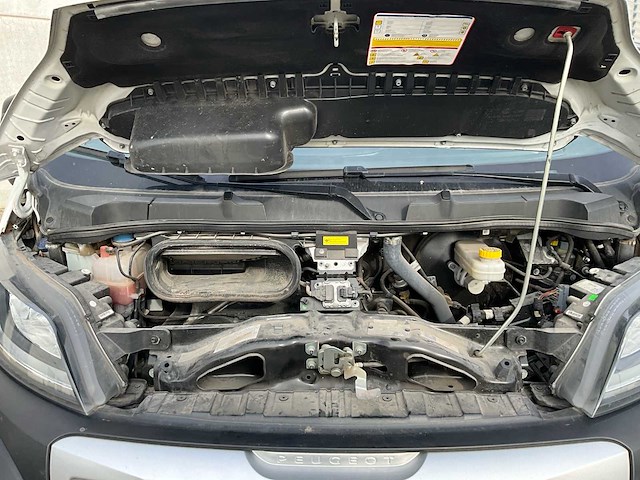 2023 peugeot boxer laadbak - 40000km - 7 pers. - trekhaak - afbeelding 41 van  53