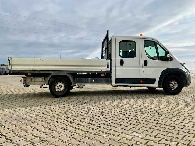 2023 peugeot boxer laadbak - 40000km - 7 pers. - trekhaak - afbeelding 34 van  53