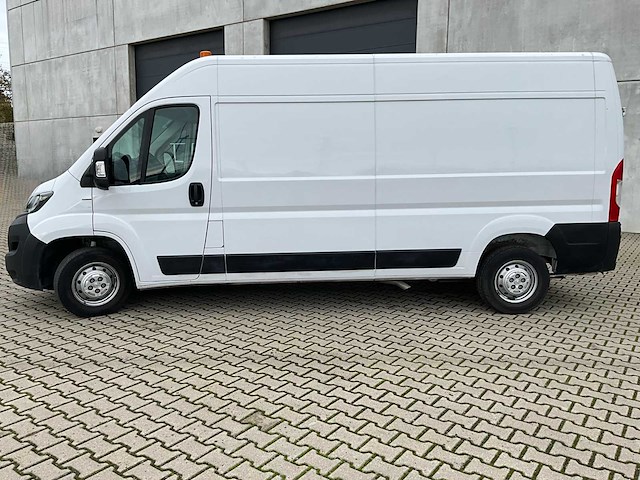 2023 peugeot boxer lichte vracht - 27000km - 3pers - trekhaak - afbeelding 12 van  53