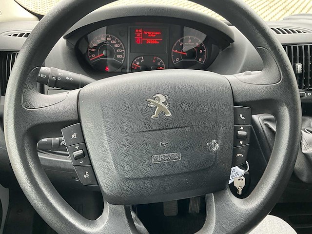 2023 peugeot boxer lichte vracht - 27000km - 3pers - trekhaak - afbeelding 24 van  53