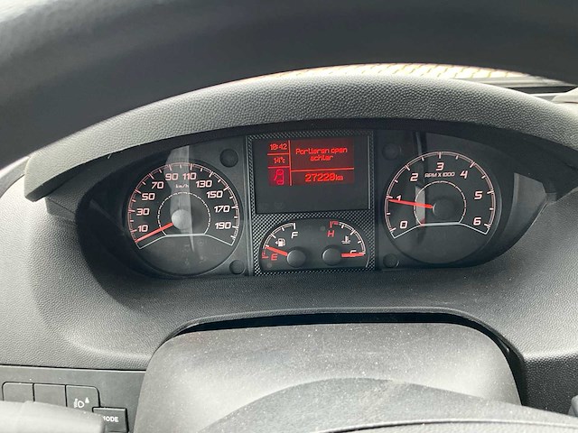 2023 peugeot boxer lichte vracht - 27000km - 3pers - trekhaak - afbeelding 25 van  53