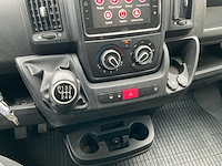 2023 peugeot boxer lichte vracht - 27000km - 3pers - trekhaak - afbeelding 26 van  53