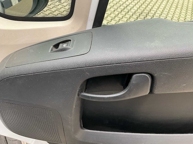 2023 peugeot boxer lichte vracht - 27000km - 3pers - trekhaak - afbeelding 31 van  53