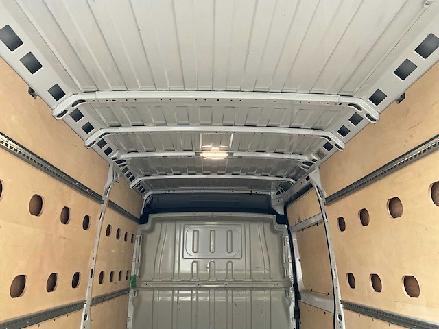 2023 peugeot boxer lichte vracht - 27000km - 3pers - trekhaak - afbeelding 33 van  53