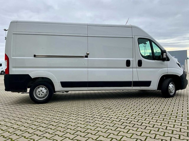 2023 peugeot boxer lichte vracht - 27000km - 3pers - trekhaak - afbeelding 23 van  53