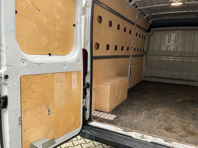 2023 peugeot boxer lichte vracht - 27000km - 3pers - trekhaak - afbeelding 35 van  53