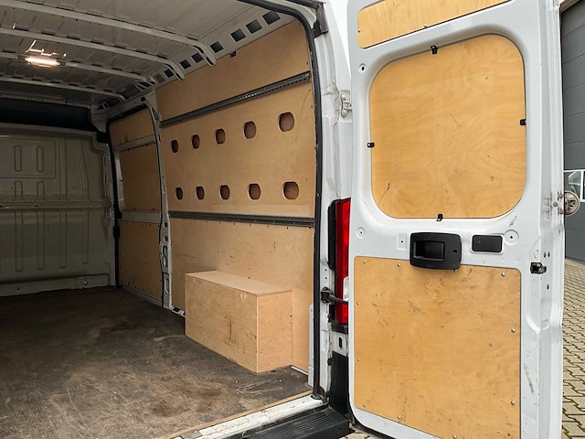 2023 peugeot boxer lichte vracht - 27000km - 3pers - trekhaak - afbeelding 36 van  53