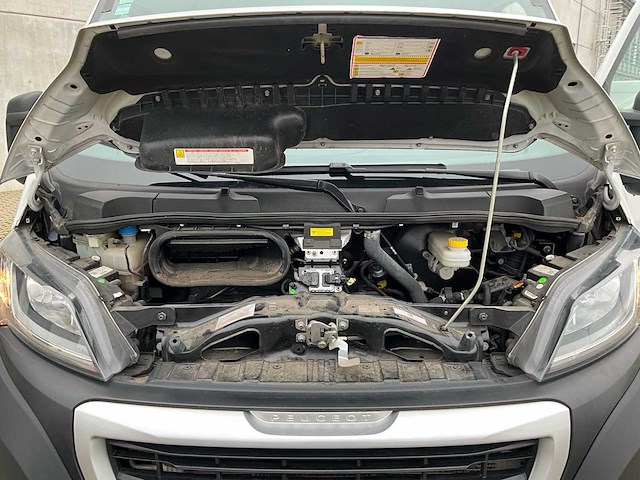 2023 peugeot boxer lichte vracht - 27000km - 3pers - trekhaak - afbeelding 40 van  53