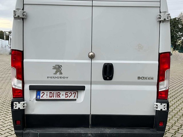 2023 peugeot boxer lichte vracht - 27000km - 3pers - trekhaak - afbeelding 34 van  53