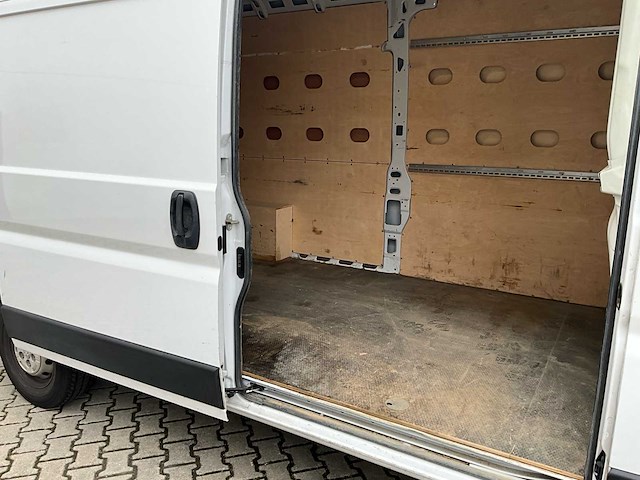 2023 peugeot boxer lichte vracht - 29000km - 3 pers. - trekhaak - afbeelding 21 van  55