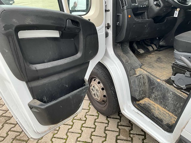 2023 peugeot boxer lichte vracht - 29000km - 3 pers. - trekhaak - afbeelding 22 van  55