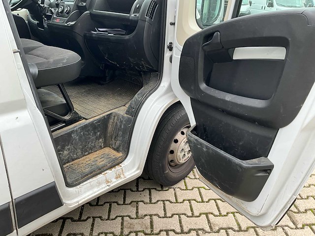 2023 peugeot boxer lichte vracht - 29000km - 3 pers. - trekhaak - afbeelding 24 van  55