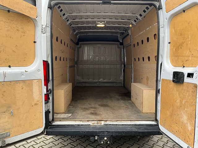 2023 peugeot boxer lichte vracht - 29000km - 3 pers. - trekhaak - afbeelding 44 van  55