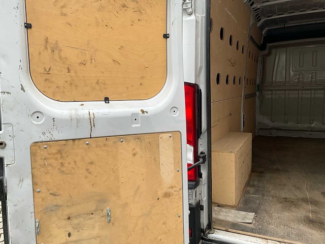 2023 peugeot boxer lichte vracht - 29000km - 3 pers. - trekhaak - afbeelding 47 van  55