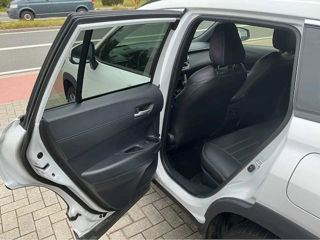 2023 toyota corolla cross hybride personenauto - afbeelding 18 van  36