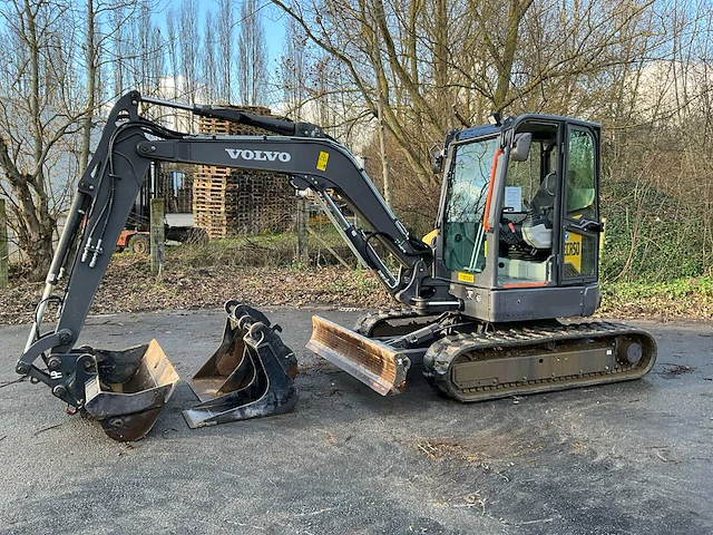2023 volvo ecr50 minigraafmachine - afbeelding 1 van  33