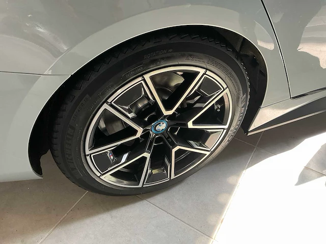 2024 bmw i4 edrive40 schadewagen personenauto - afbeelding 3 van  30