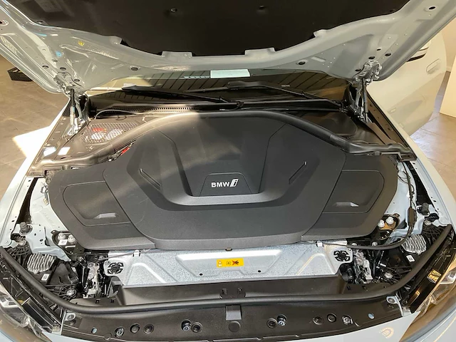 2024 bmw i4 edrive40 schadewagen personenauto - afbeelding 5 van  30