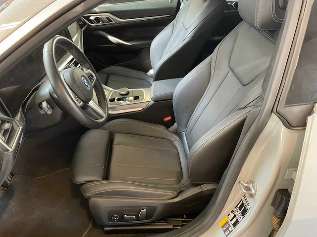 2024 bmw i4 edrive40 schadewagen personenauto - afbeelding 8 van  30
