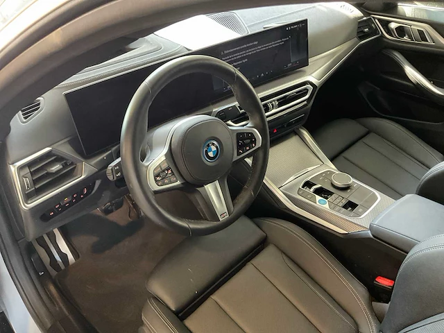 2024 bmw i4 edrive40 schadewagen personenauto - afbeelding 9 van  30