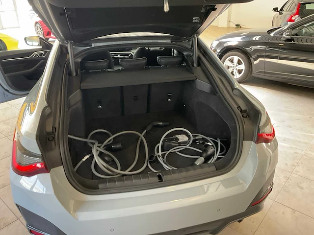 2024 bmw i4 edrive40 schadewagen personenauto - afbeelding 15 van  30