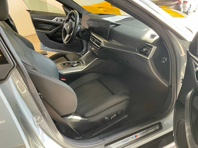 2024 bmw i4 edrive40 schadewagen personenauto - afbeelding 19 van  30