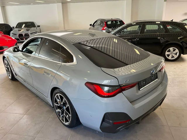 2024 bmw i4 edrive40 schadewagen personenauto - afbeelding 23 van  30