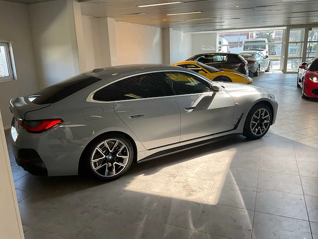 2024 bmw i4 edrive40 schadewagen personenauto - afbeelding 27 van  30