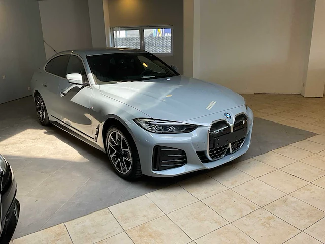 2024 bmw i4 edrive40 schadewagen personenauto - afbeelding 28 van  30