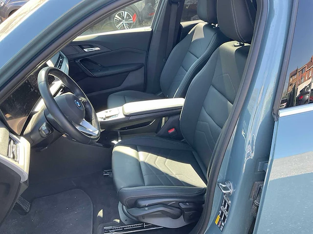 2024 bmw ix1 xdrive30 schadewagen personenauto - afbeelding 16 van  46
