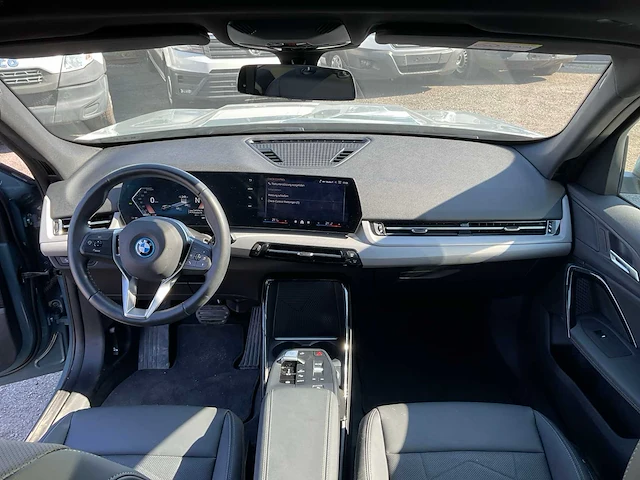 2024 bmw ix1 xdrive30 schadewagen personenauto - afbeelding 31 van  46