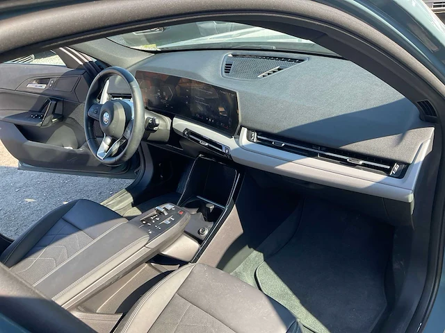2024 bmw ix1 xdrive30 schadewagen personenauto - afbeelding 32 van  46
