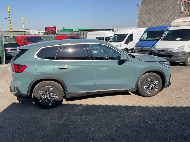 2024 bmw ix1 xdrive30 schadewagen personenauto - afbeelding 44 van  46