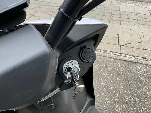 2024 silence s02a elektrische scooter - afbeelding 4 van  27