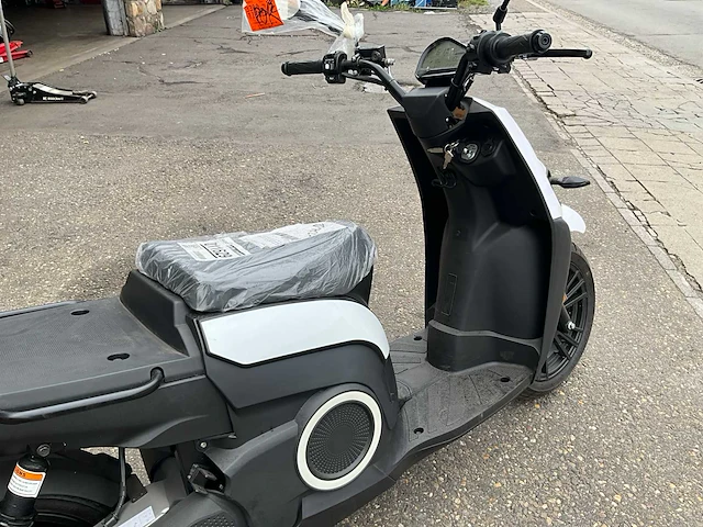 2024 silence s02a elektrische scooter - afbeelding 11 van  27