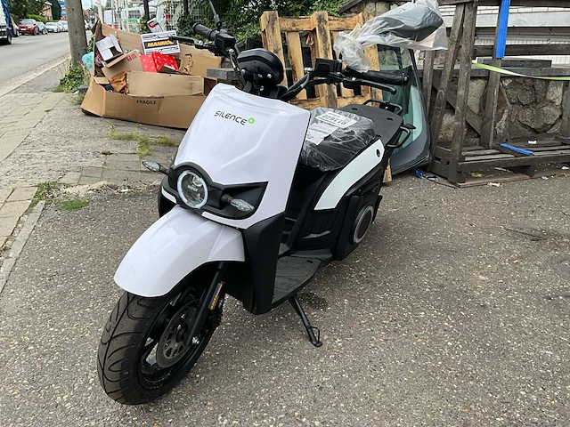 2024 silence s02a elektrische scooter - afbeelding 1 van  27