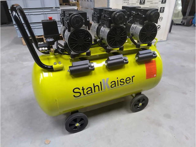 2024 stahlkaiser 100l 8 bar luchtcompressor - afbeelding 1 van  11