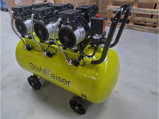 2024 stahlkaiser 100l 8 bar luchtcompressor - afbeelding 7 van  11