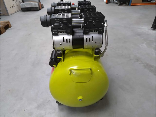 2024 stahlkaiser 100l 8 bar luchtcompressor - afbeelding 6 van  11