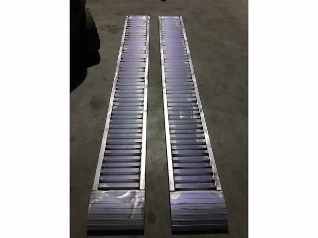 2024 tecno taglio ra.75x25nb paar aluminium oprijplaten met lip - afbeelding 2 van  6