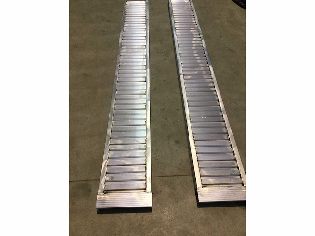 2024 tecno taglio ra.75x25nbg paar aluminium oprijplaten met haak - afbeelding 2 van  6
