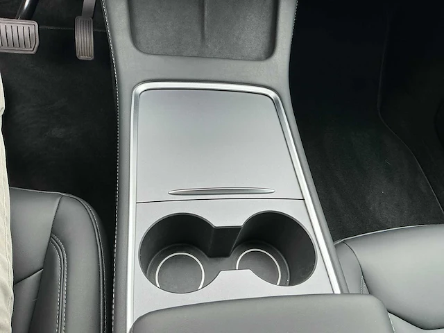 2024 tesla model y autopilot eap & fsd - afbeelding 11 van  56